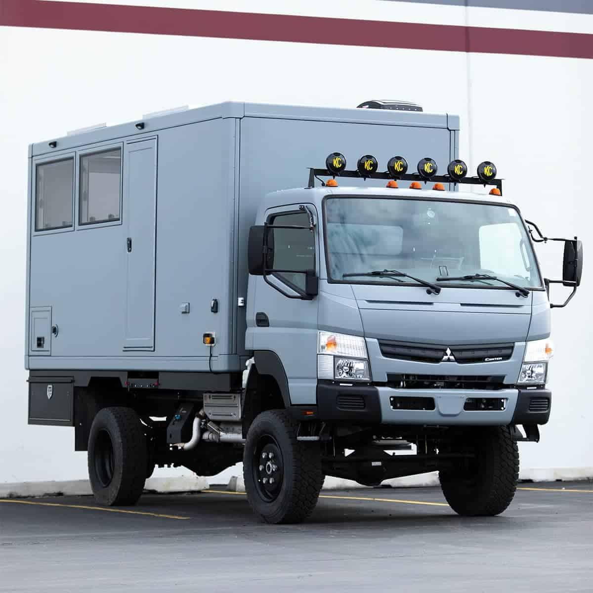 Mitsubishi Fuso FG Expedition Truck exterior front